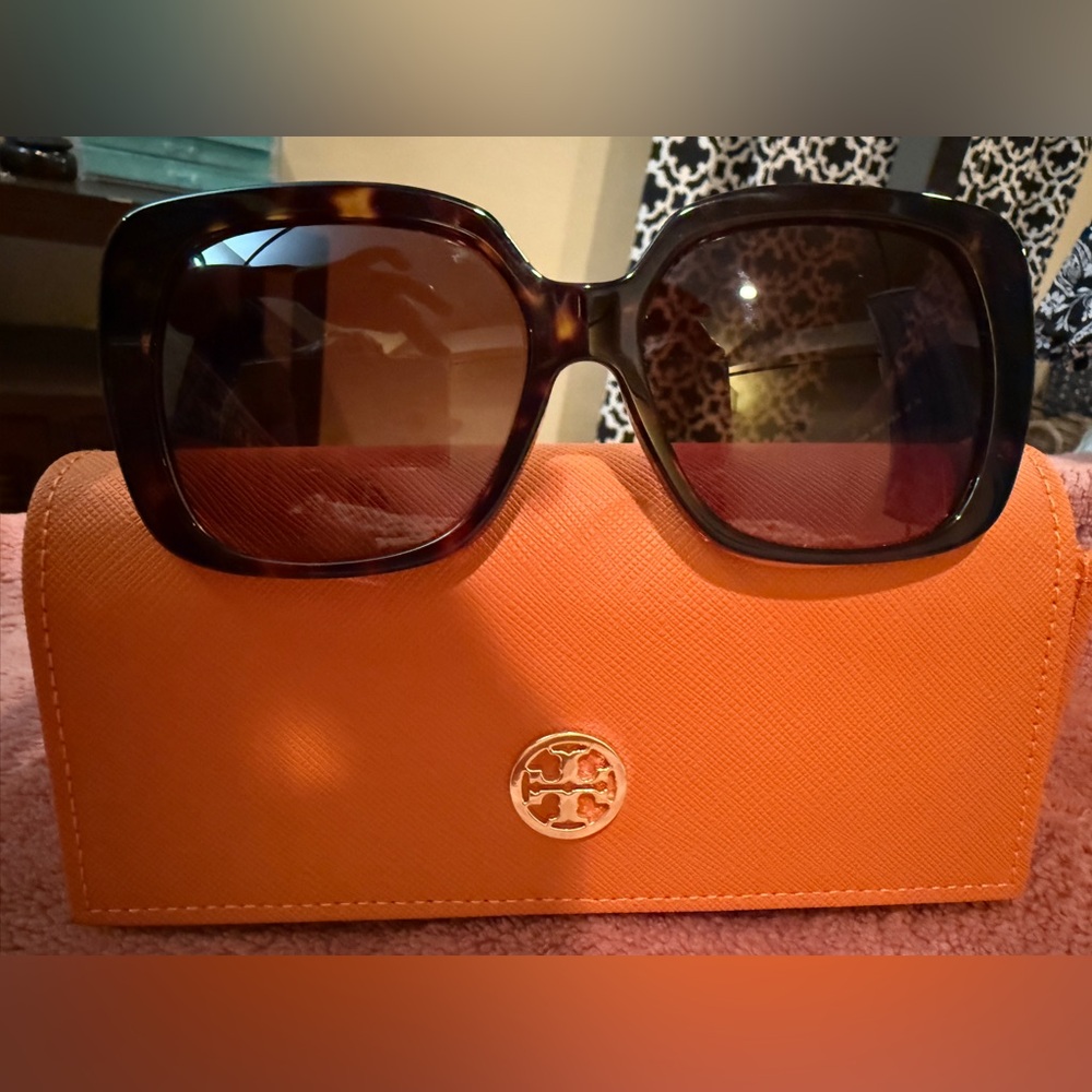 Tory Burch Brown Tortoise Sunglasses